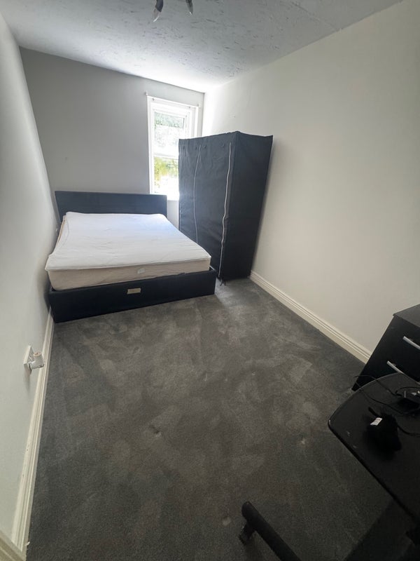 Room Dean Park Road in Bournemouth