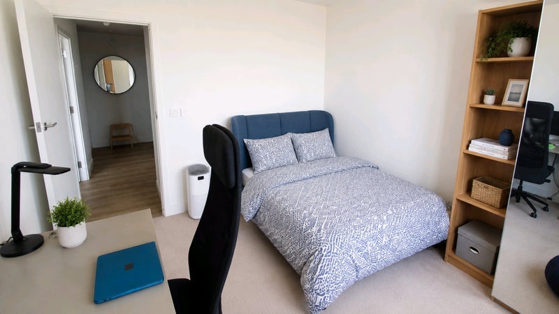 Flat Beck Square in Greater London