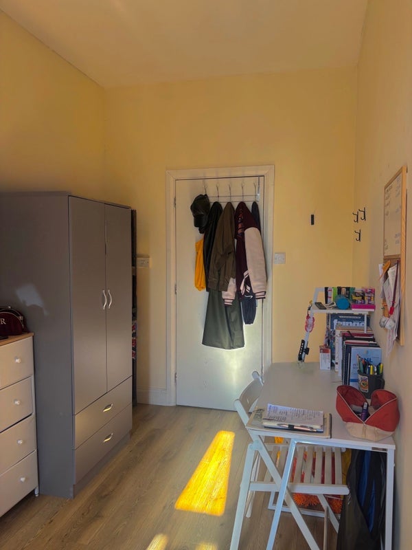 Room Brixton Road in Greater London