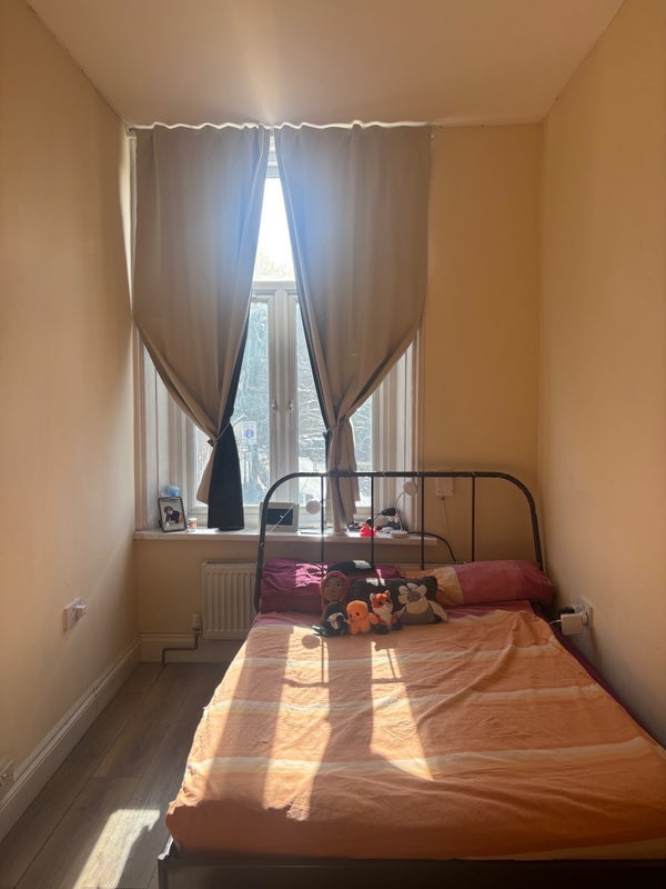 Room Brixton Road in Greater London