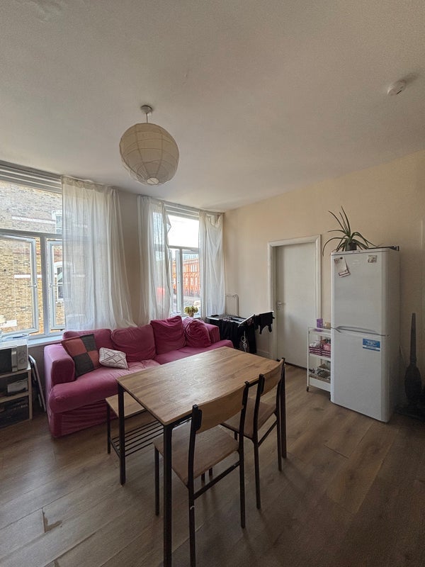 Room Brixton Road in Greater London