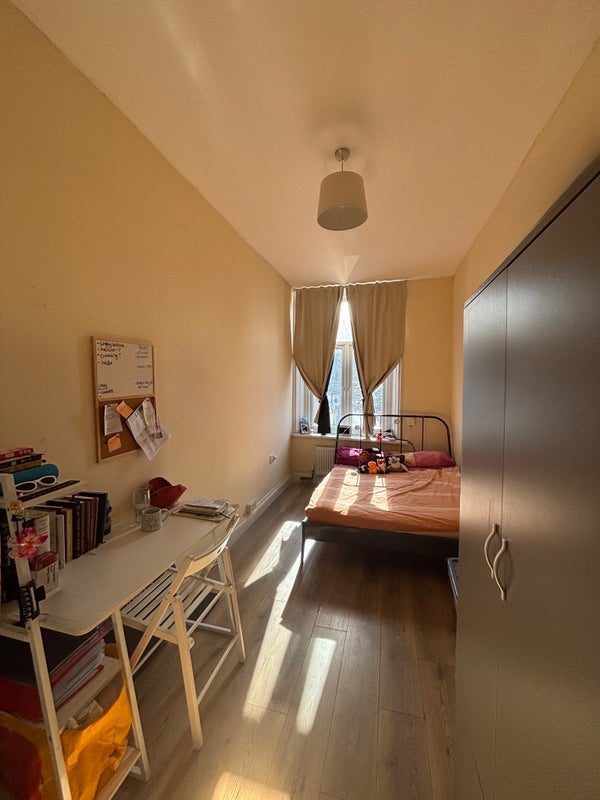 Room Brixton Road in Greater London