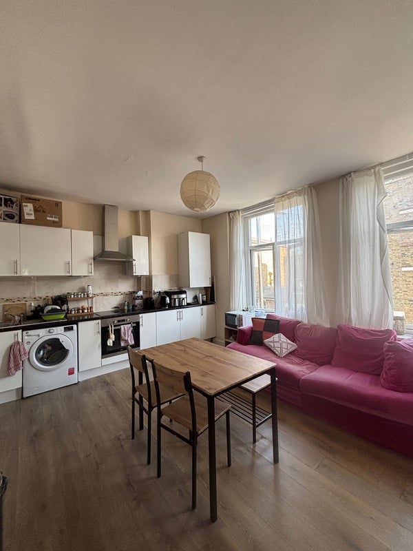 Room Brixton Road in Greater London
