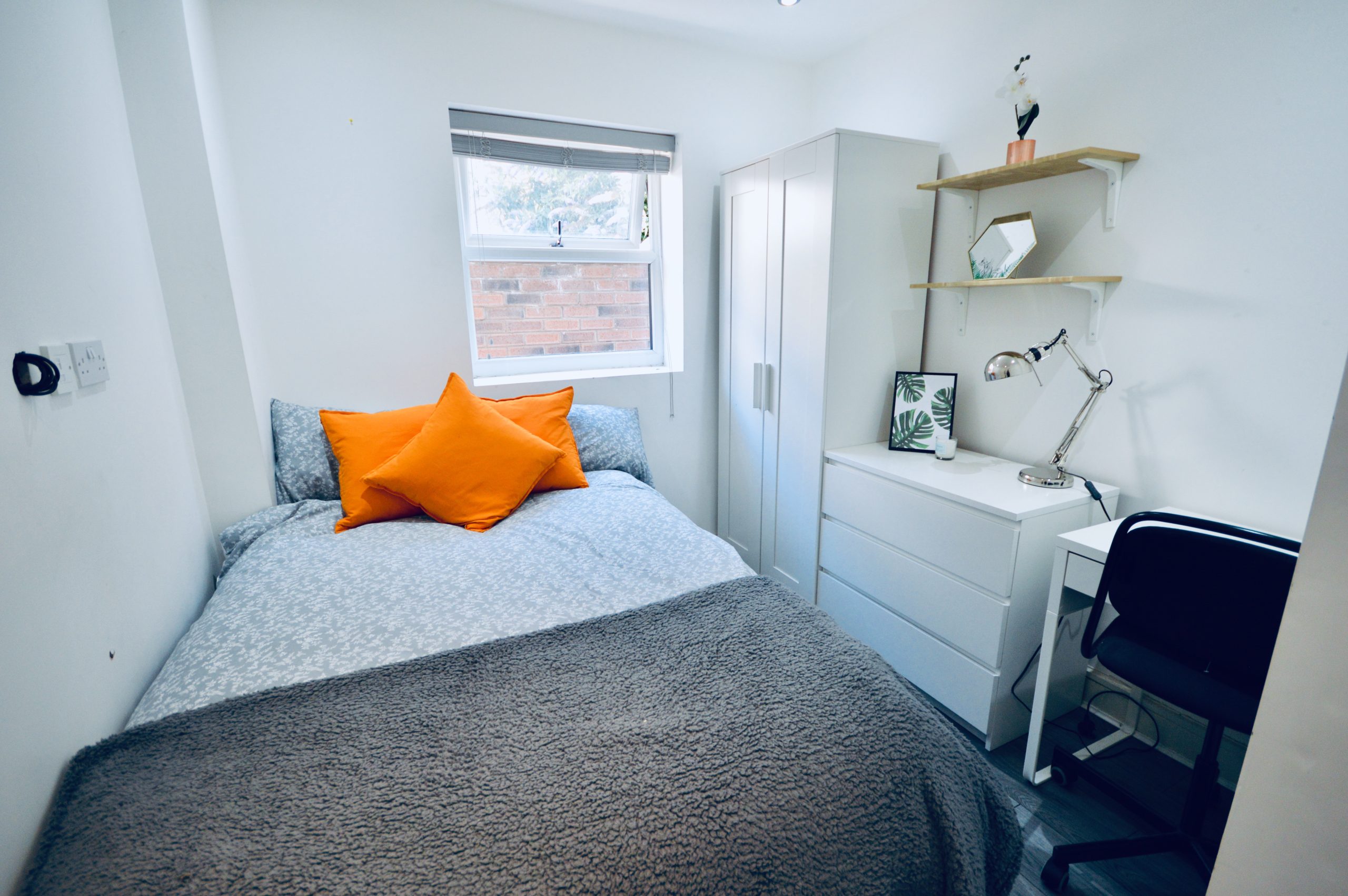 Room Granville Road in Liverpool