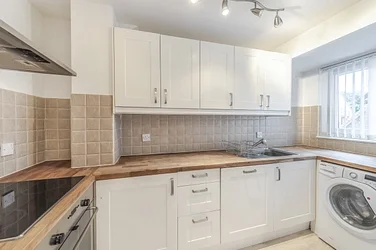 Flat Admiral Place in Greater London