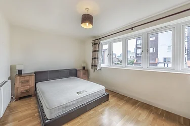 Flat Admiral Place in Greater London