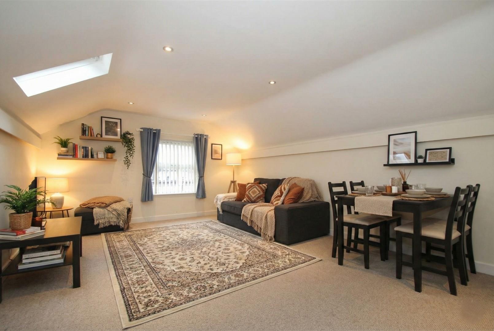 Flat Lloyd Square in Trafford