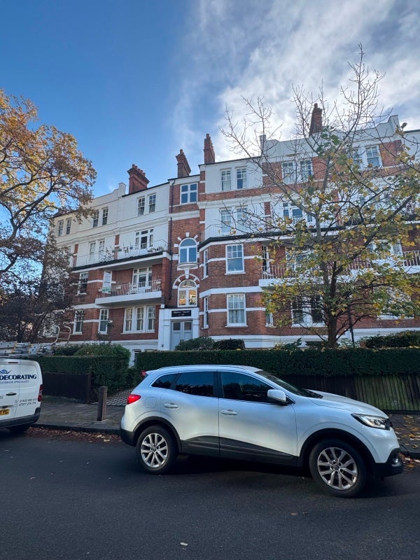 Room Oakhill Road in Greater London