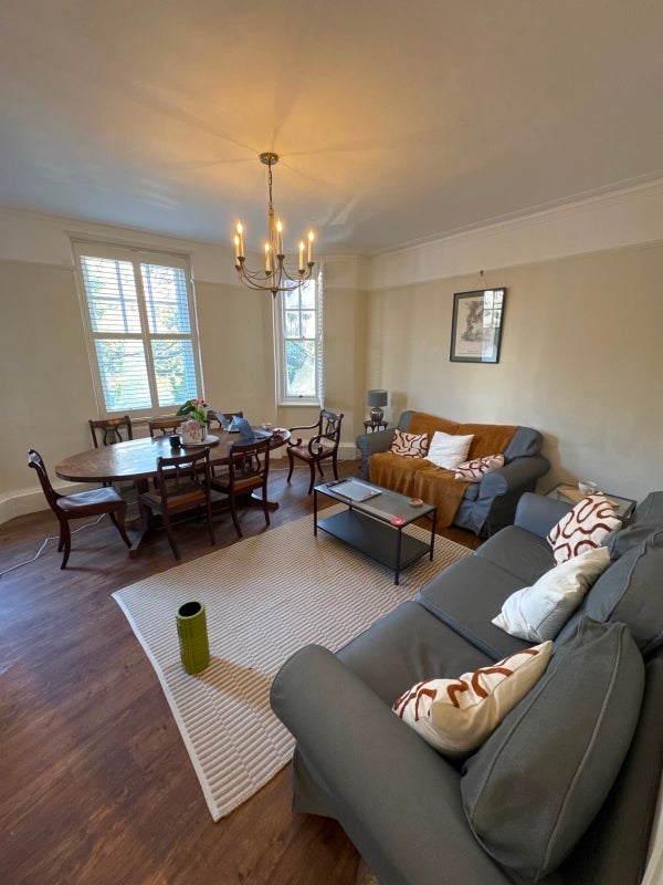 Room Oakhill Road in Greater London