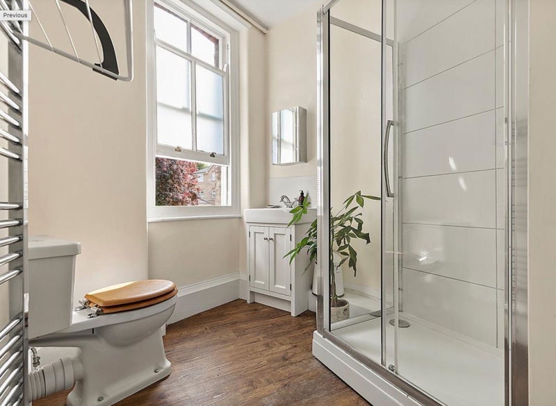 Room Oakhill Road in Greater London