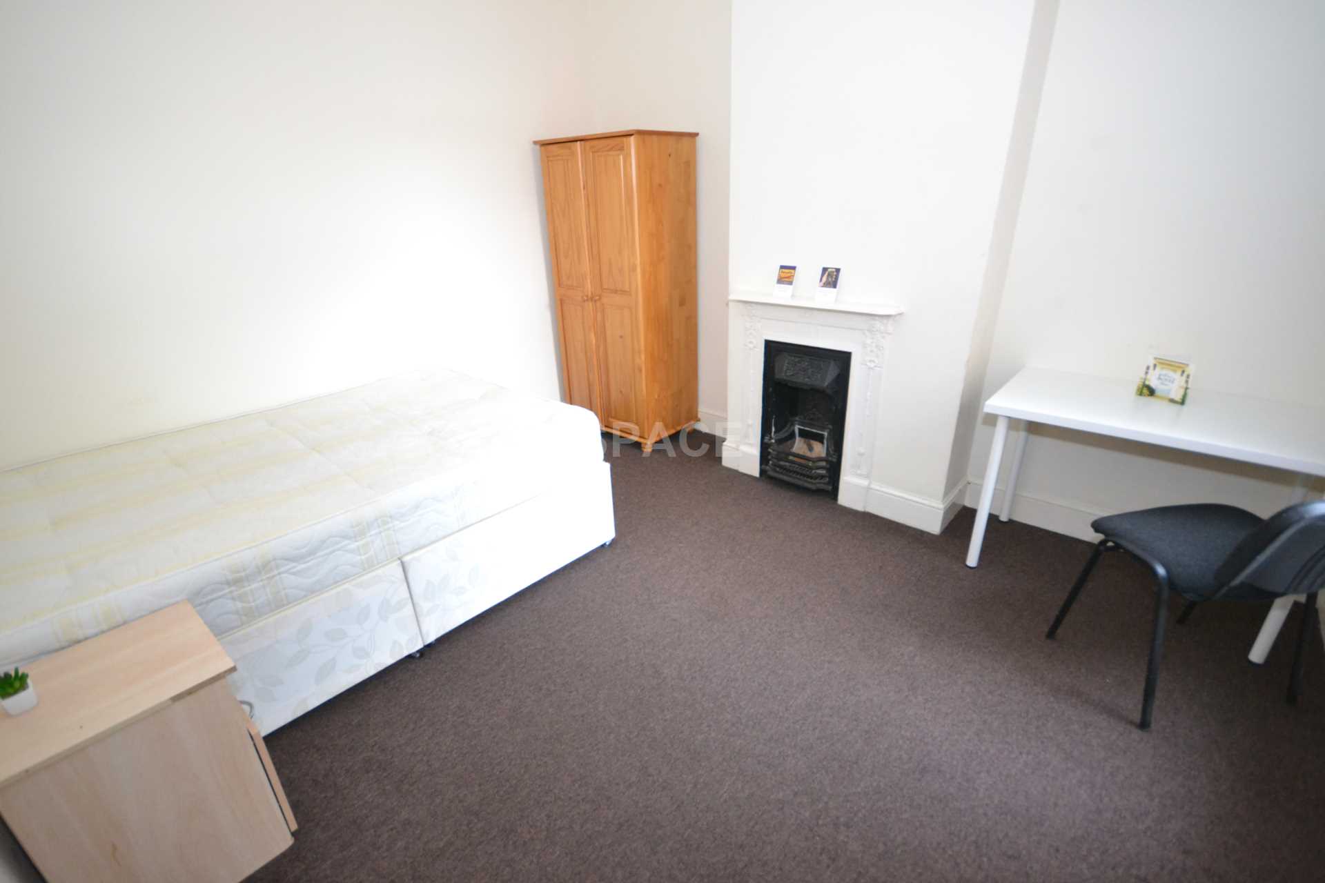 Flat Basingstoke Road in Reading