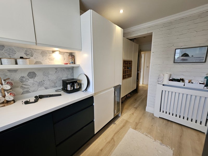 Flat Bonham Gate in Elmbridge