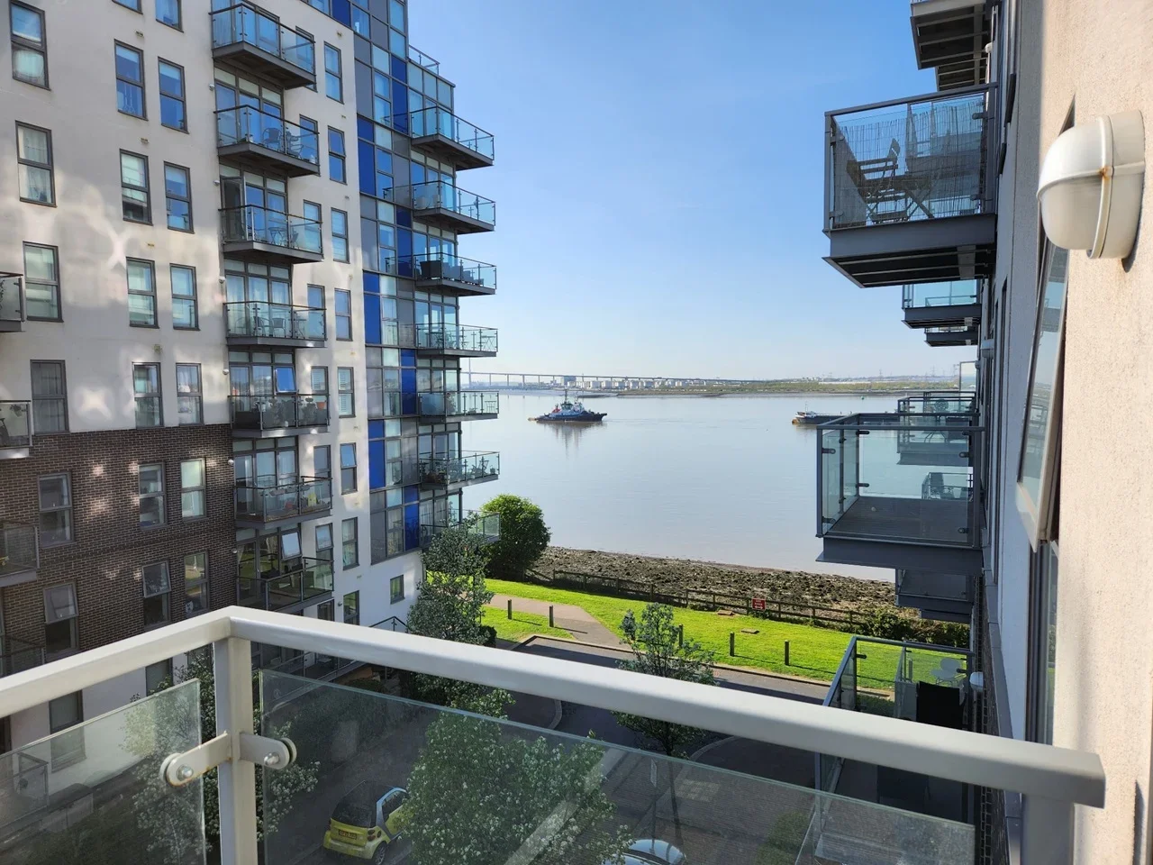 Flat Clovelly Place in Dartford