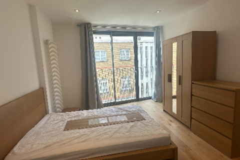 Flat Plumbers Row in London