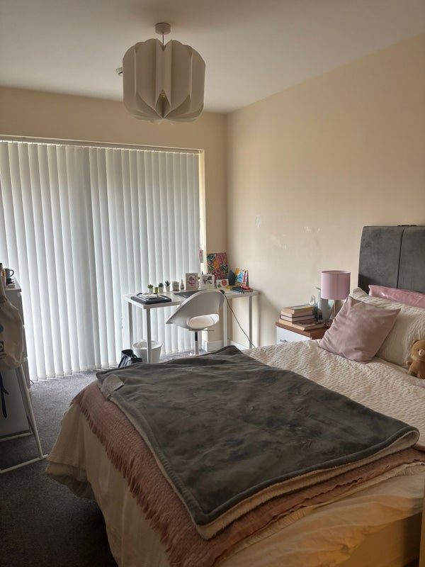 Room Peartree Way in Greater London