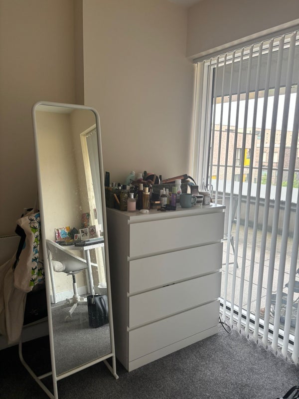 Room Peartree Way in Greater London