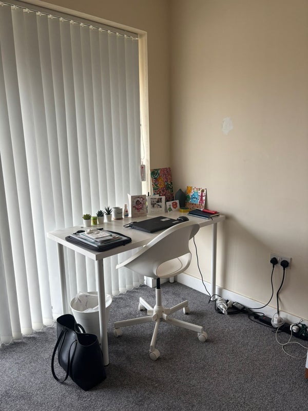 Room Peartree Way in Greater London