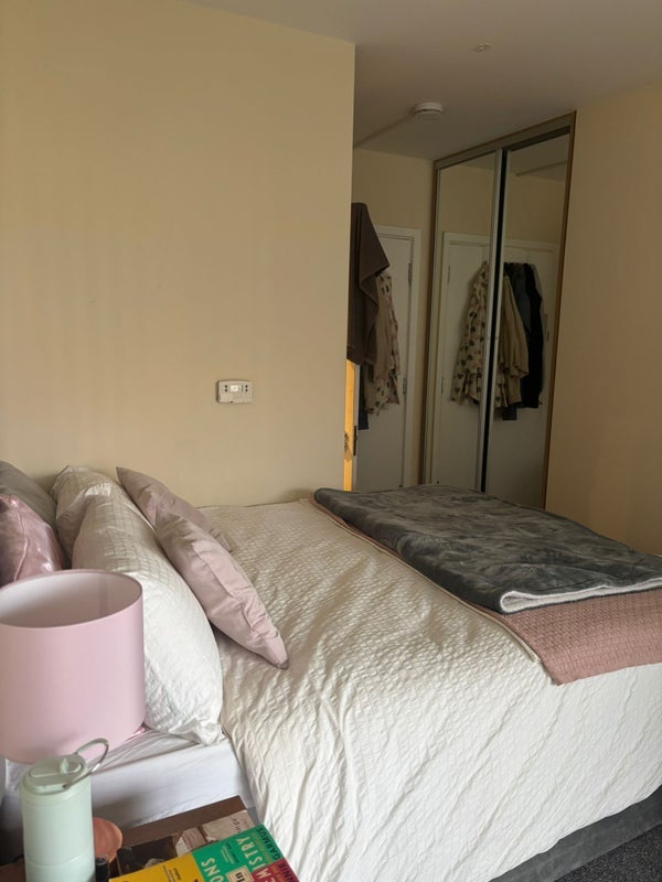Room Peartree Way in Greater London