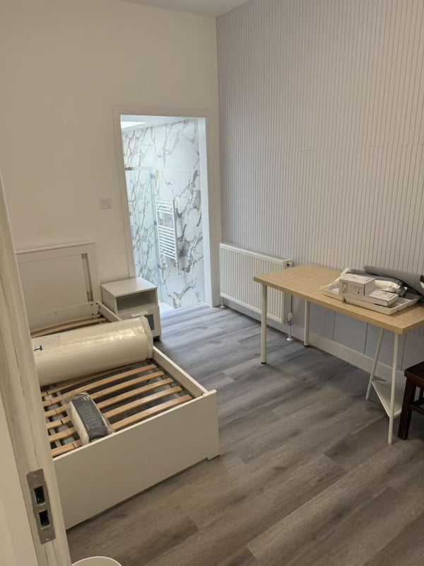 Room Sulgrave Road in Greater London
