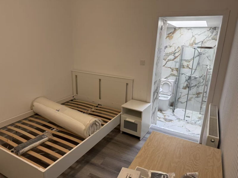 Room Sulgrave Road in Greater London