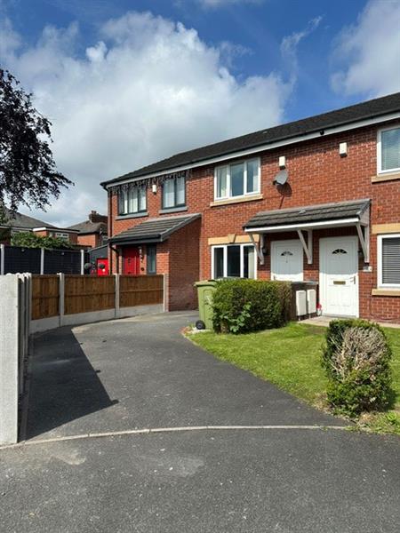 House Emily Close in Oldham