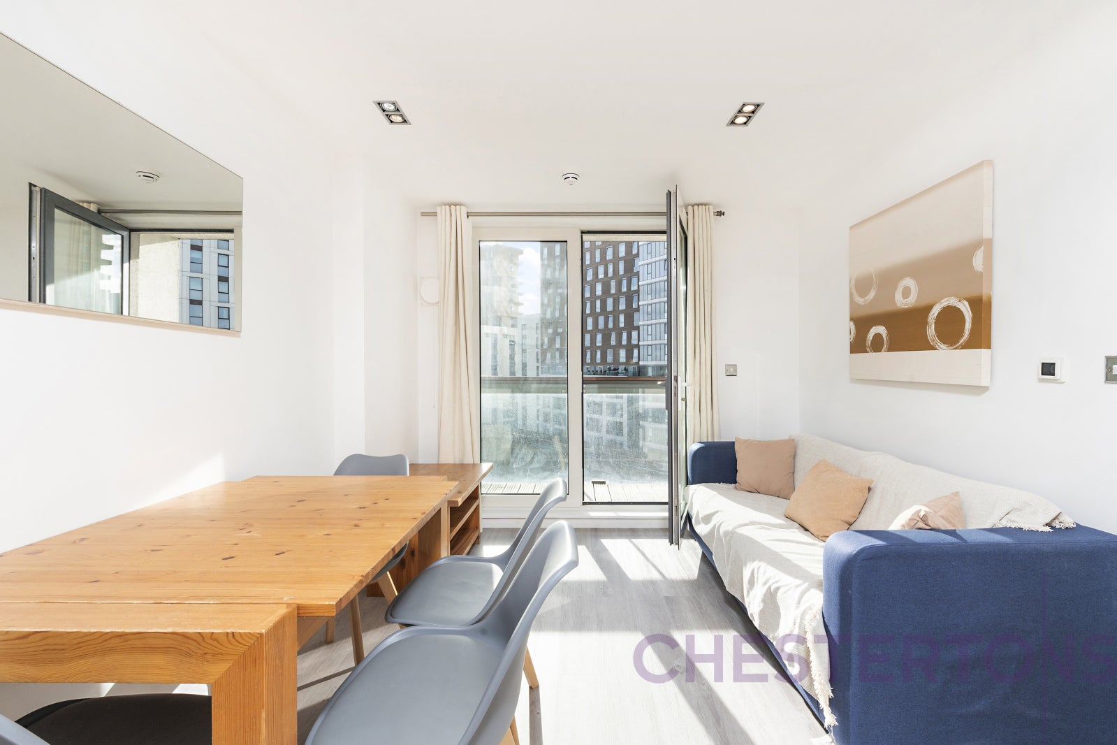 Flat Lawn House Close in Greater London