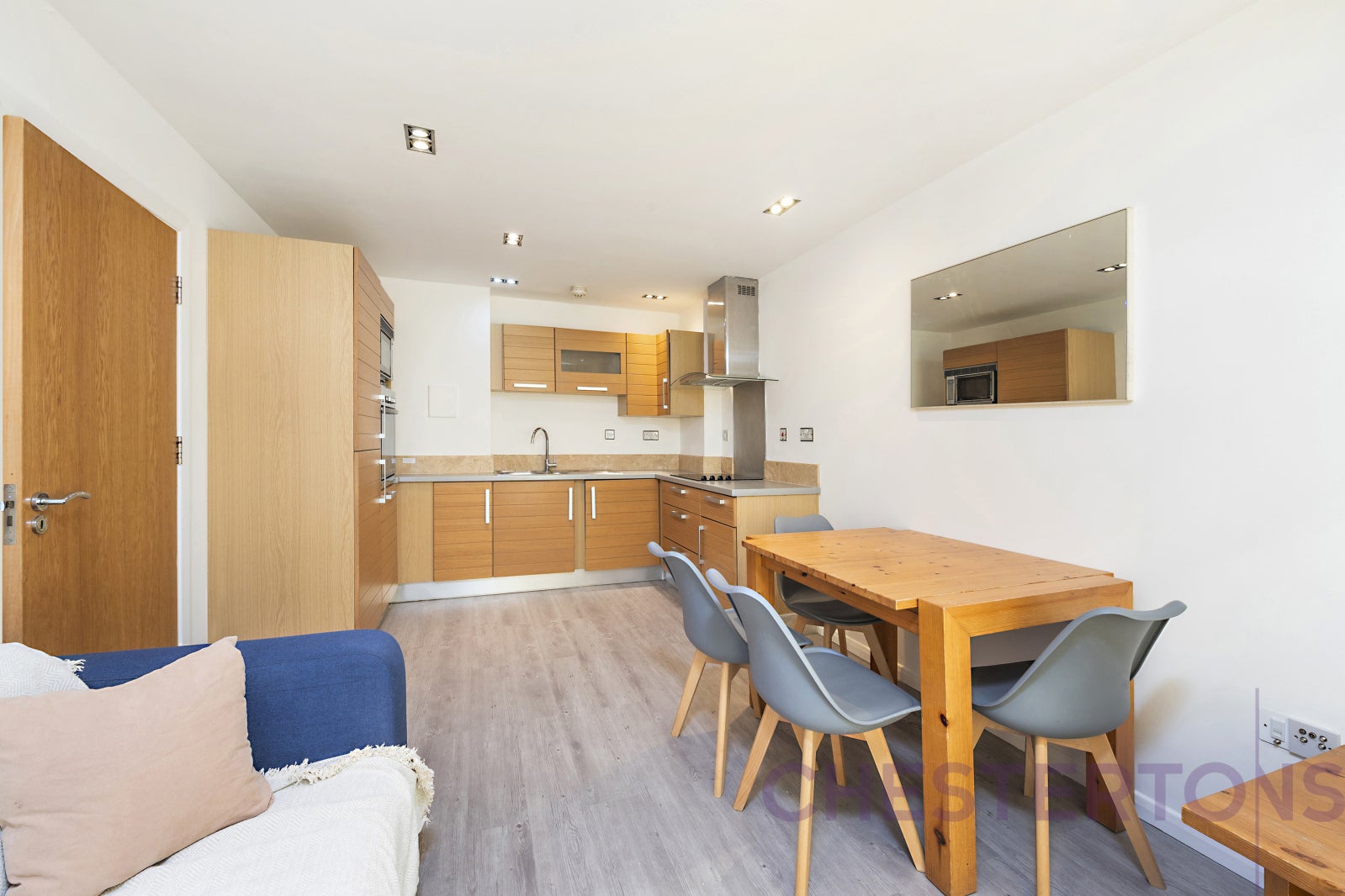 Flat Lawn House Close in Greater London