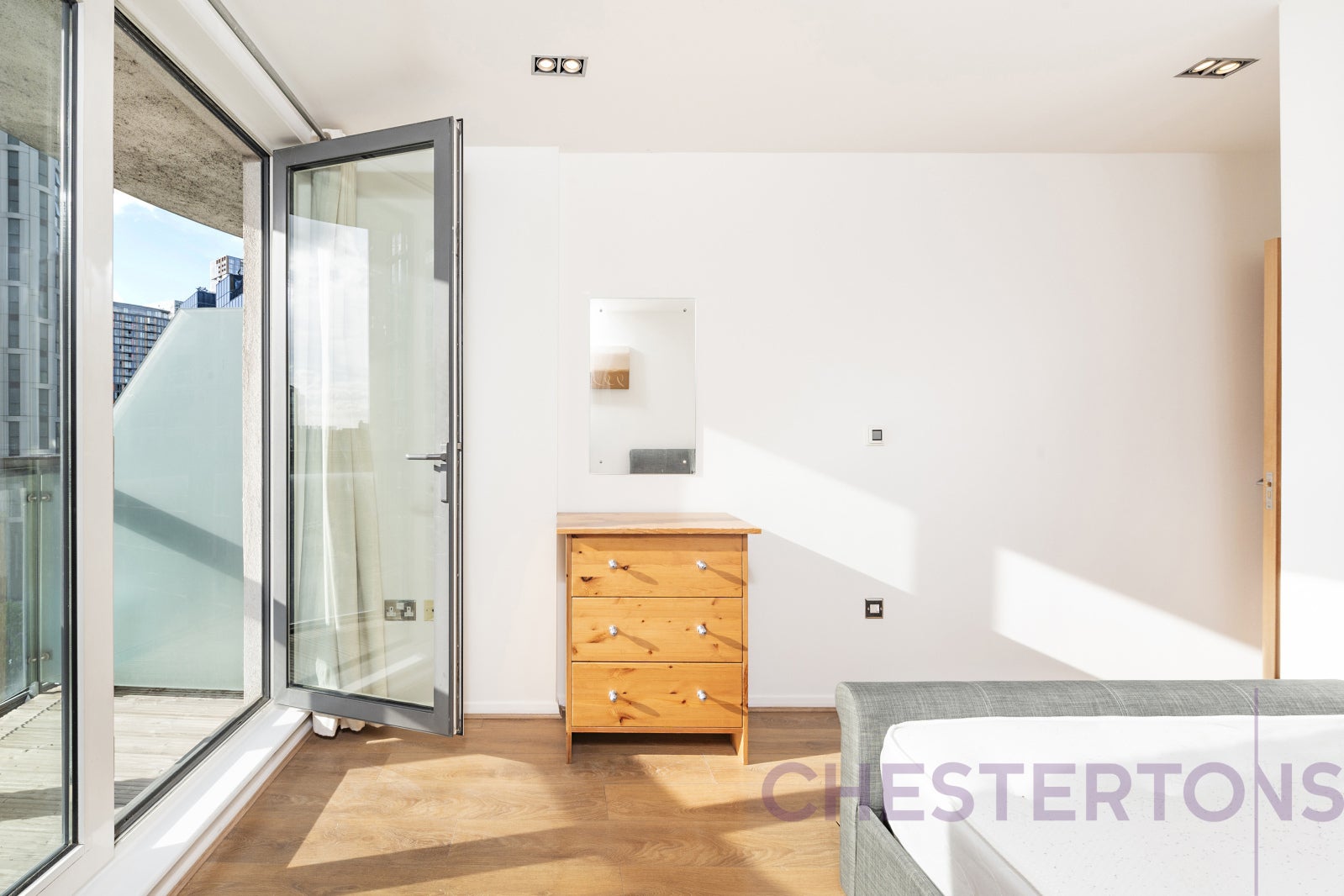 Flat Lawn House Close in Greater London