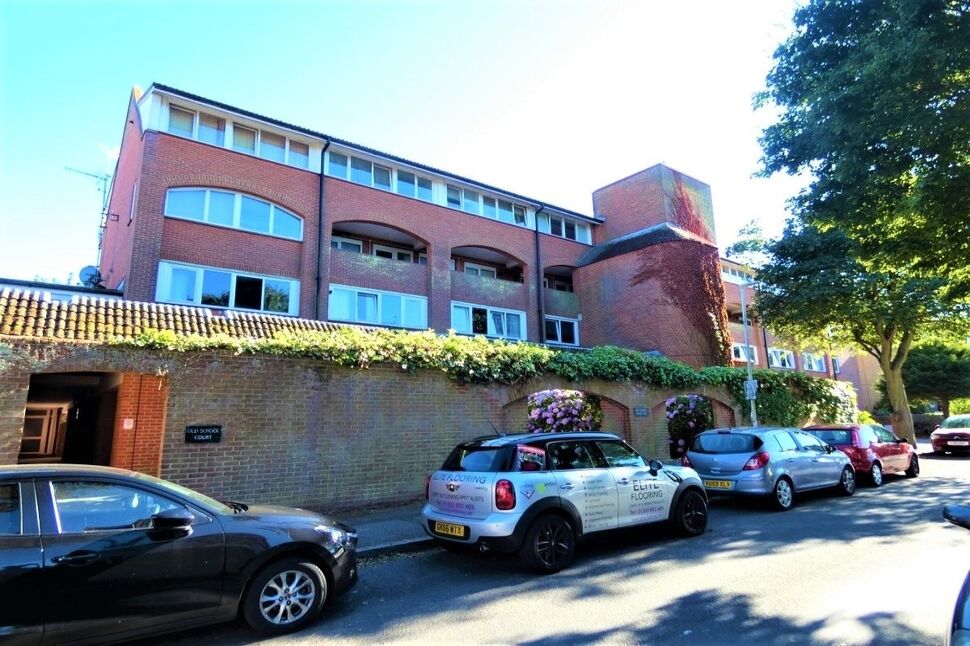 Flat Grimston Gardens in Folkestone and Hythe District