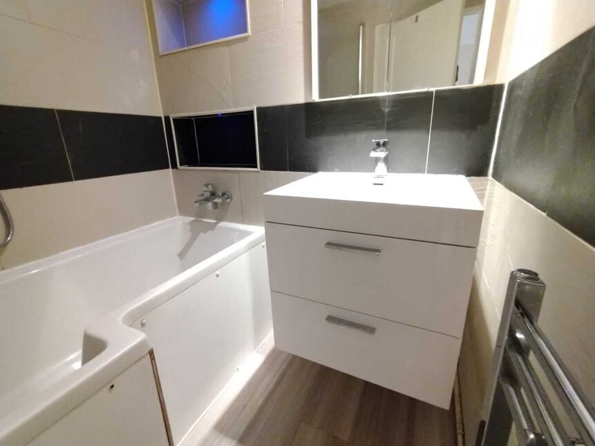 Flat Grimston Gardens in Folkestone and Hythe District