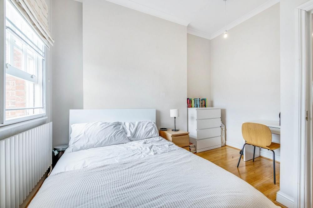 Flat Upper Berkeley Street in City of Westminster