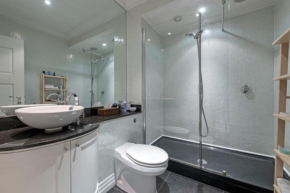 Flat Upper Berkeley Street in City of Westminster