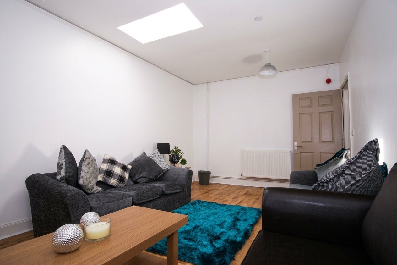 Room Wellington Street in Gloucester