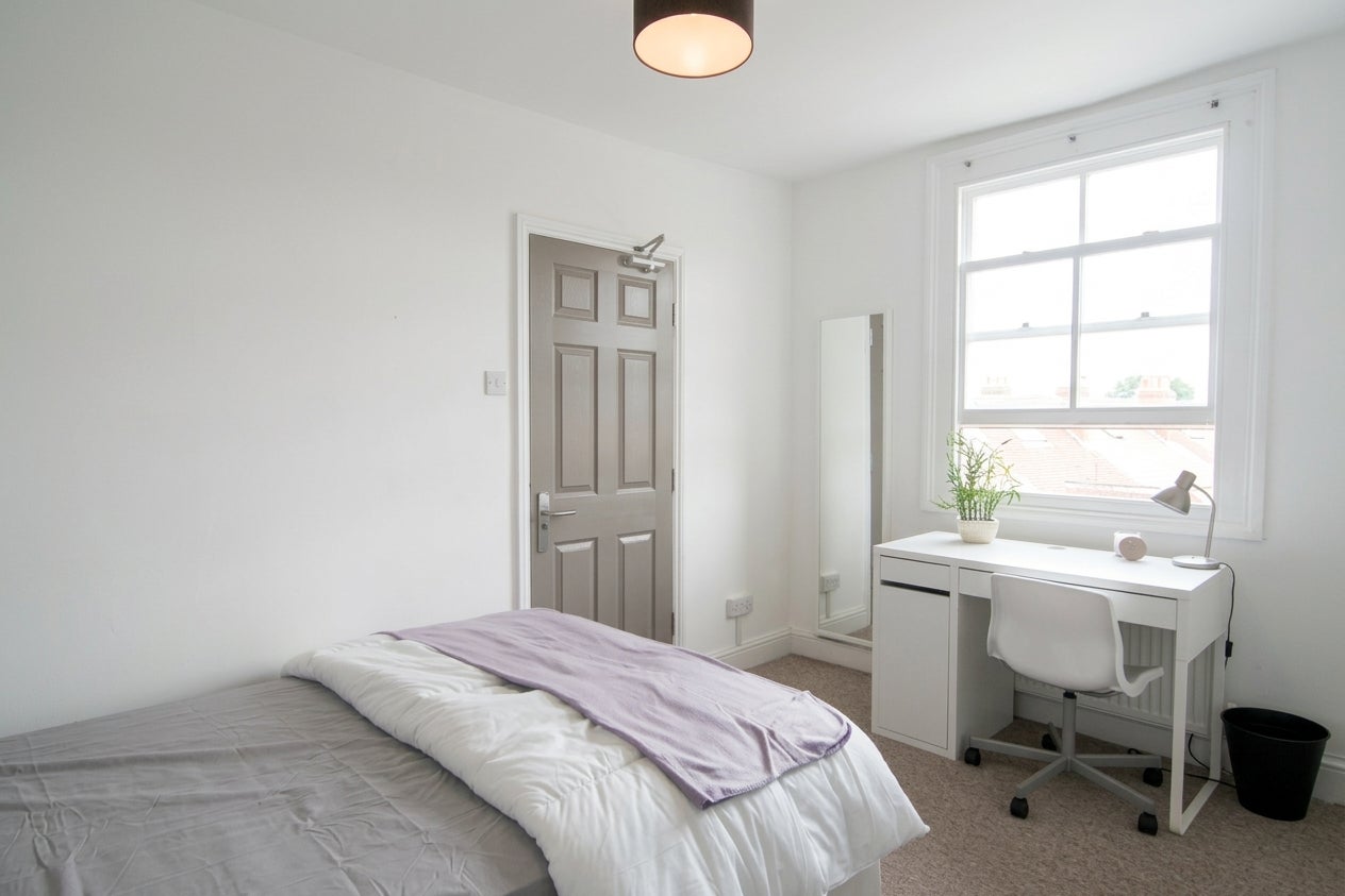 Room Wellington Street in Gloucester