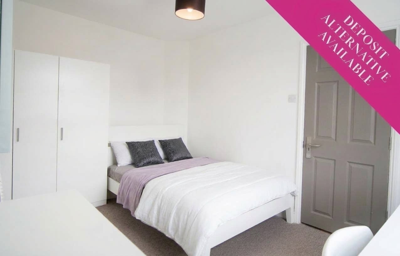 Room Wellington Street in Gloucester
