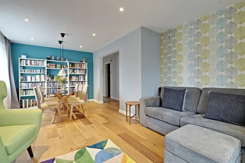 Flat Crown Walk in Greater London