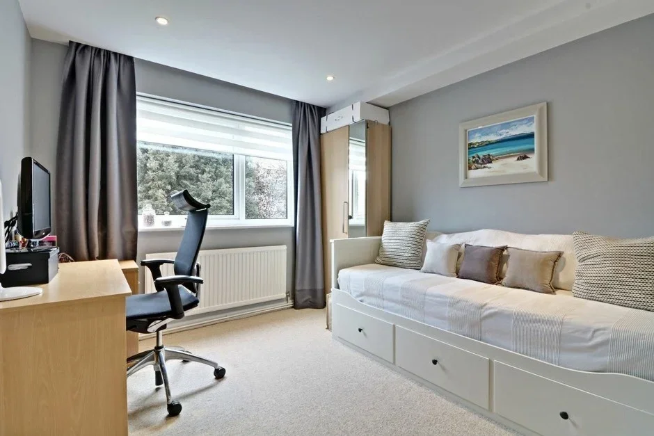 Flat Crown Walk in Greater London
