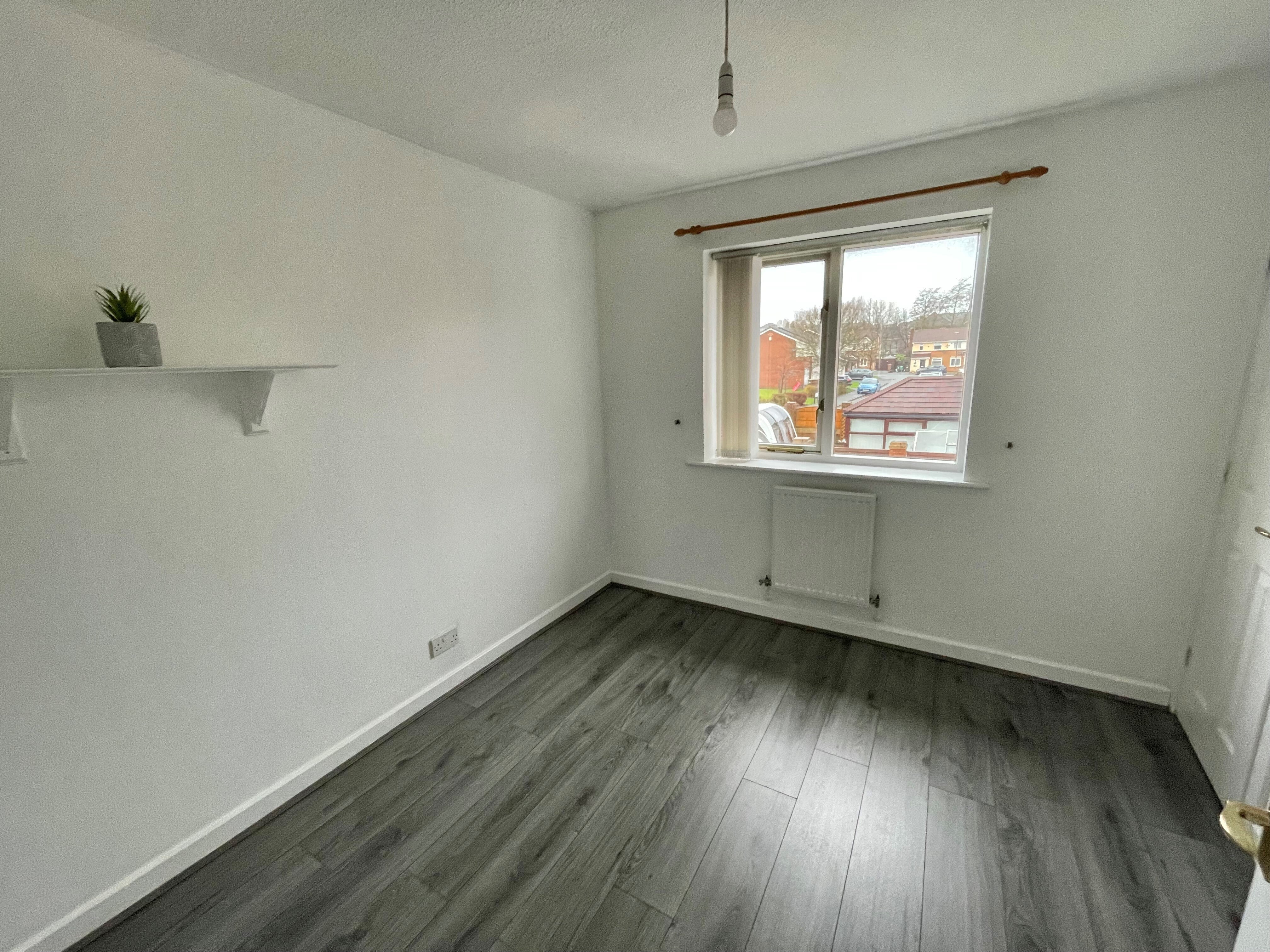 Flat Glamorgan Close in St Helens