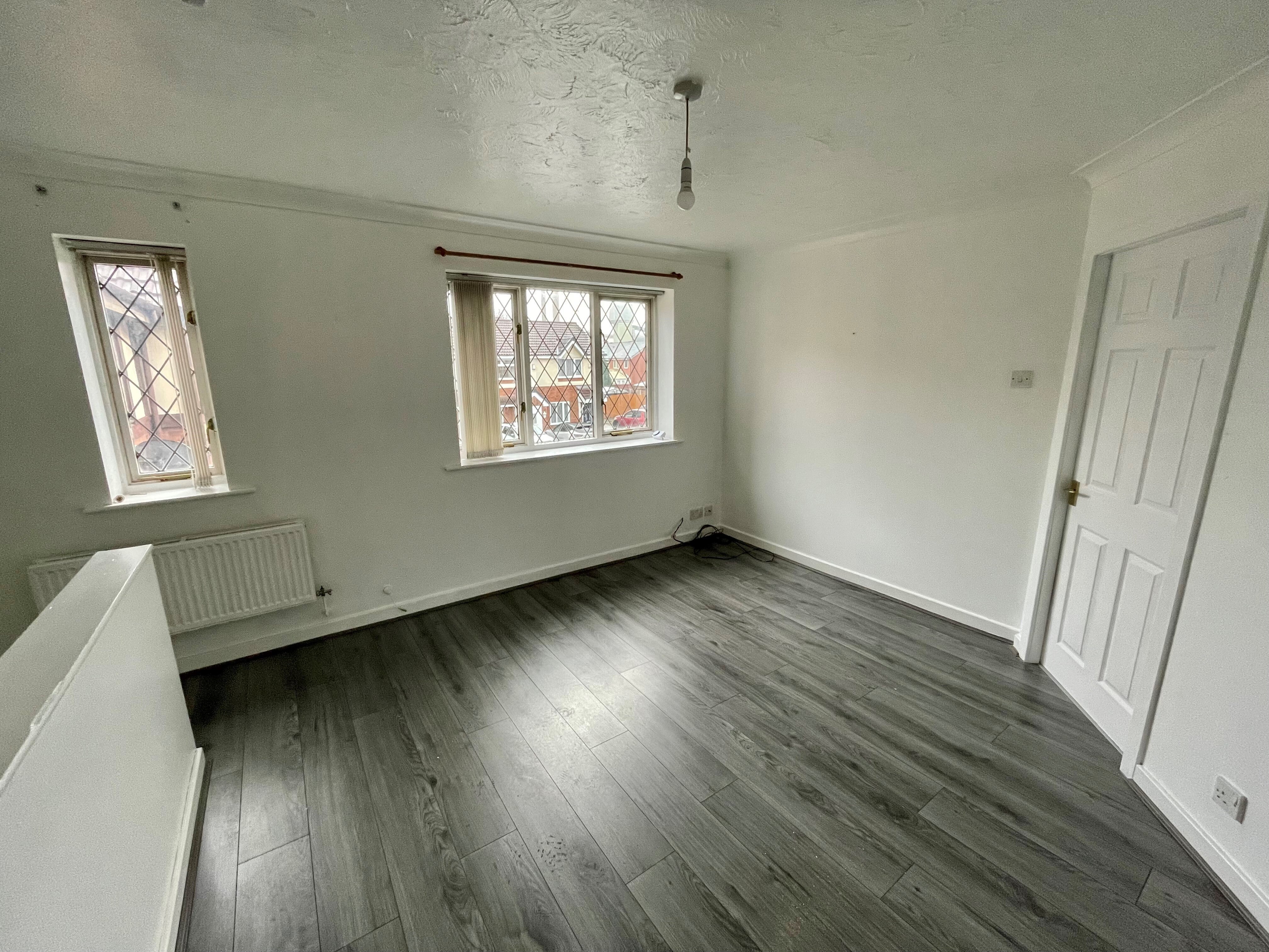 Flat Glamorgan Close in St Helens