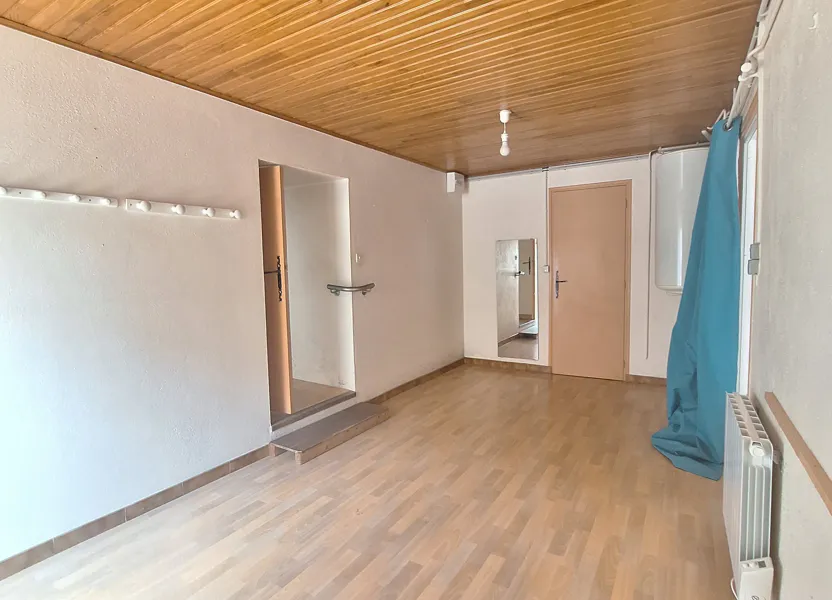 Maison C 12 à Razès