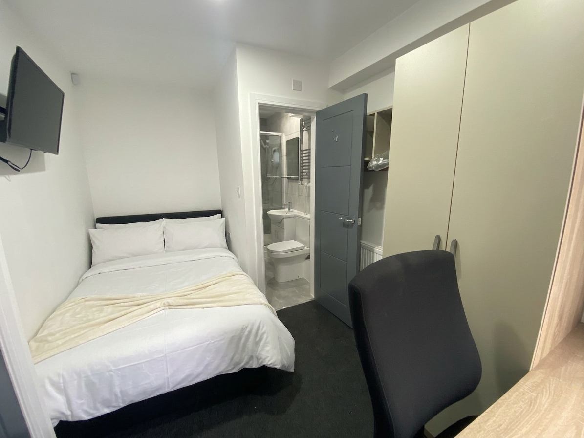Room Tiverton Road in Birmingham