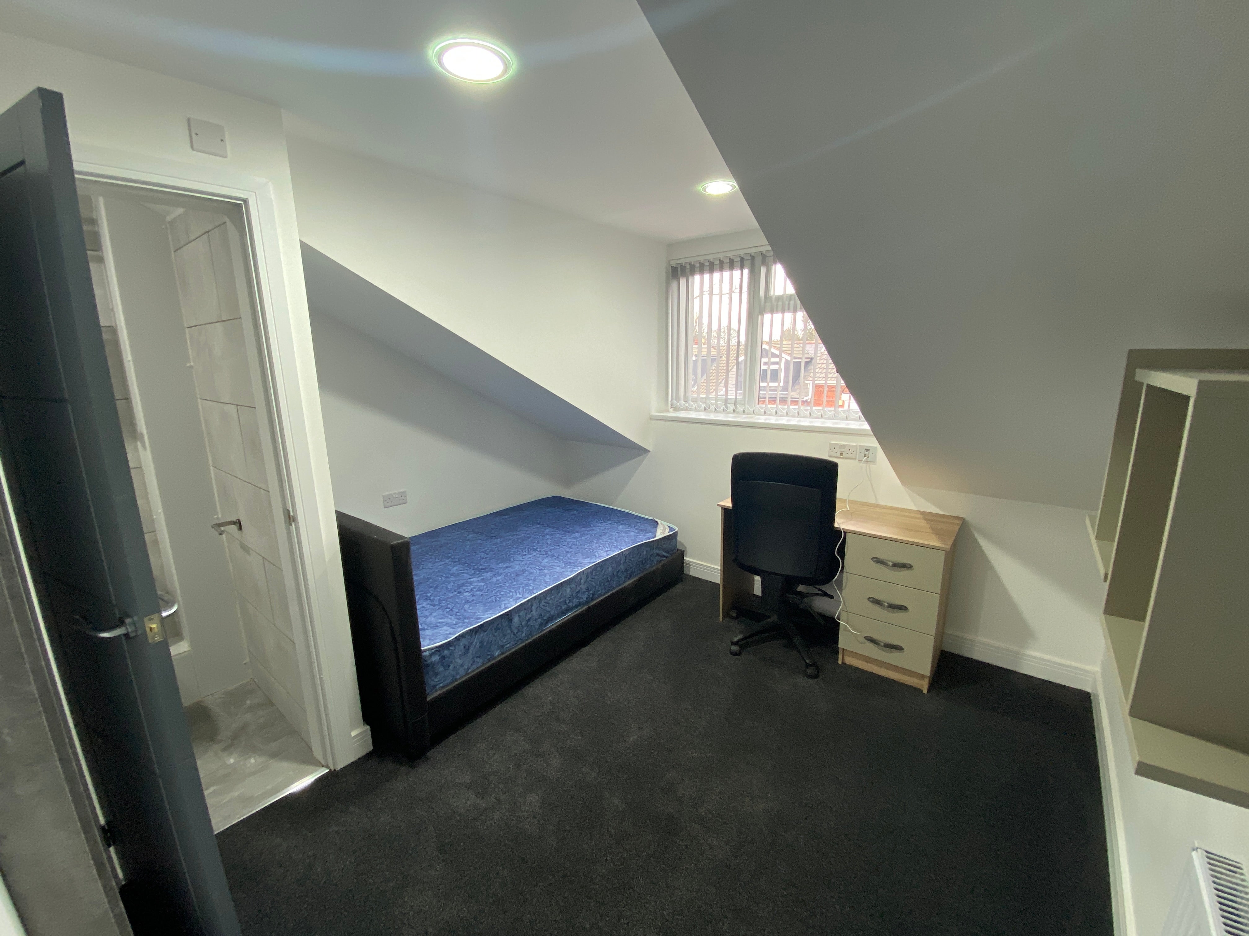 Room Tiverton Road in Birmingham