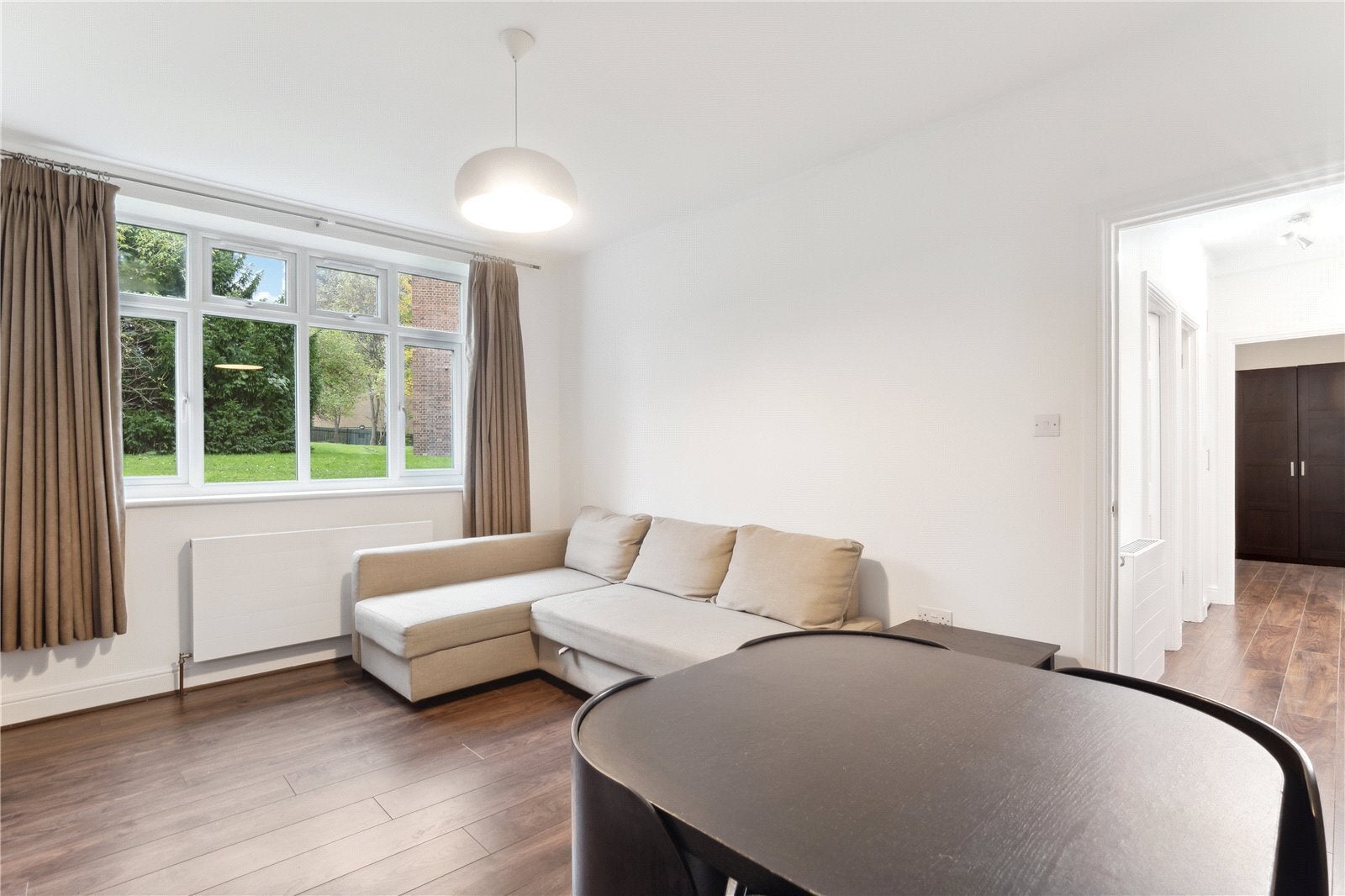 Flat Dalmeny Avenue in Greater London