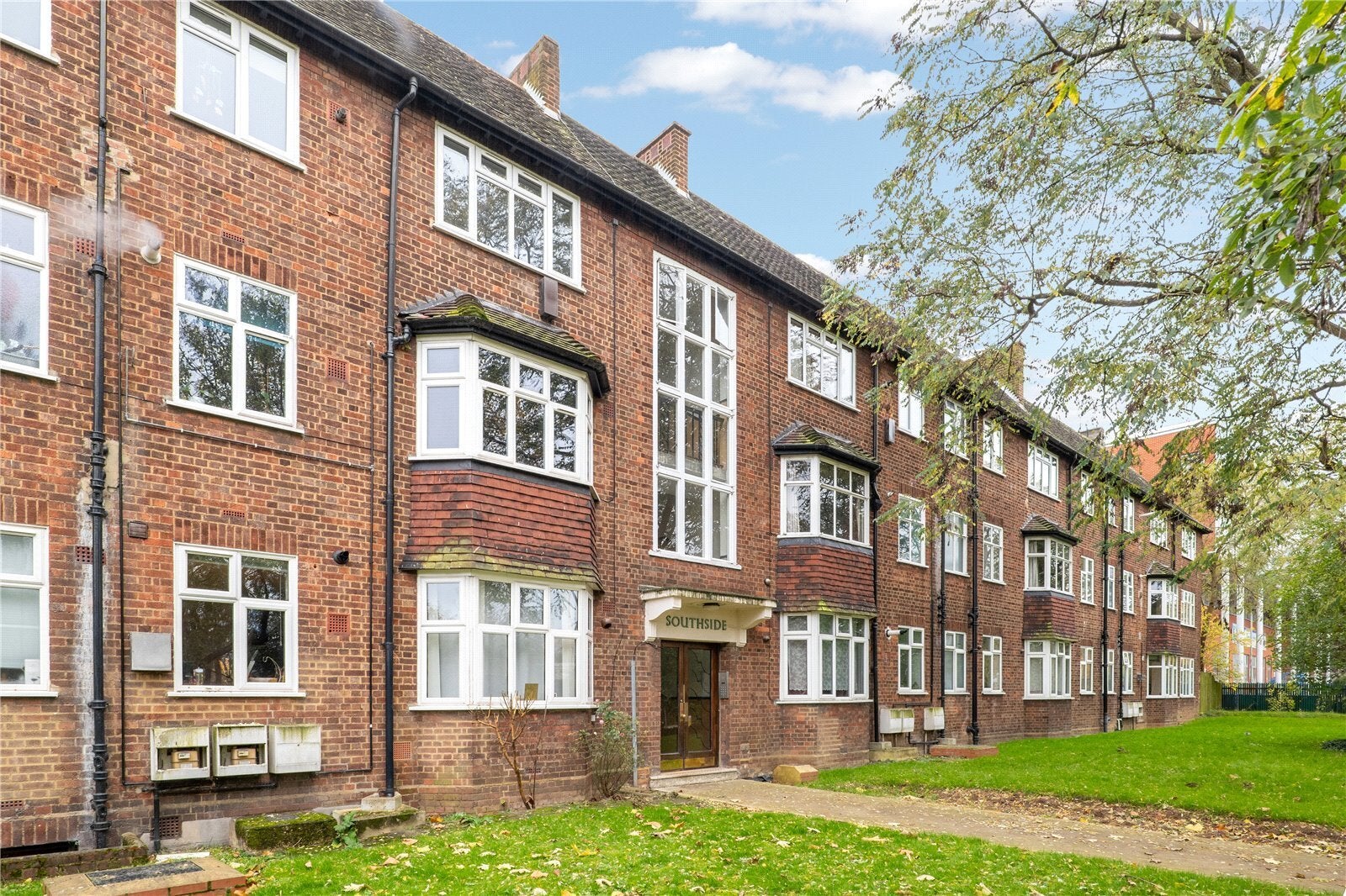 Flat Dalmeny Avenue in Greater London