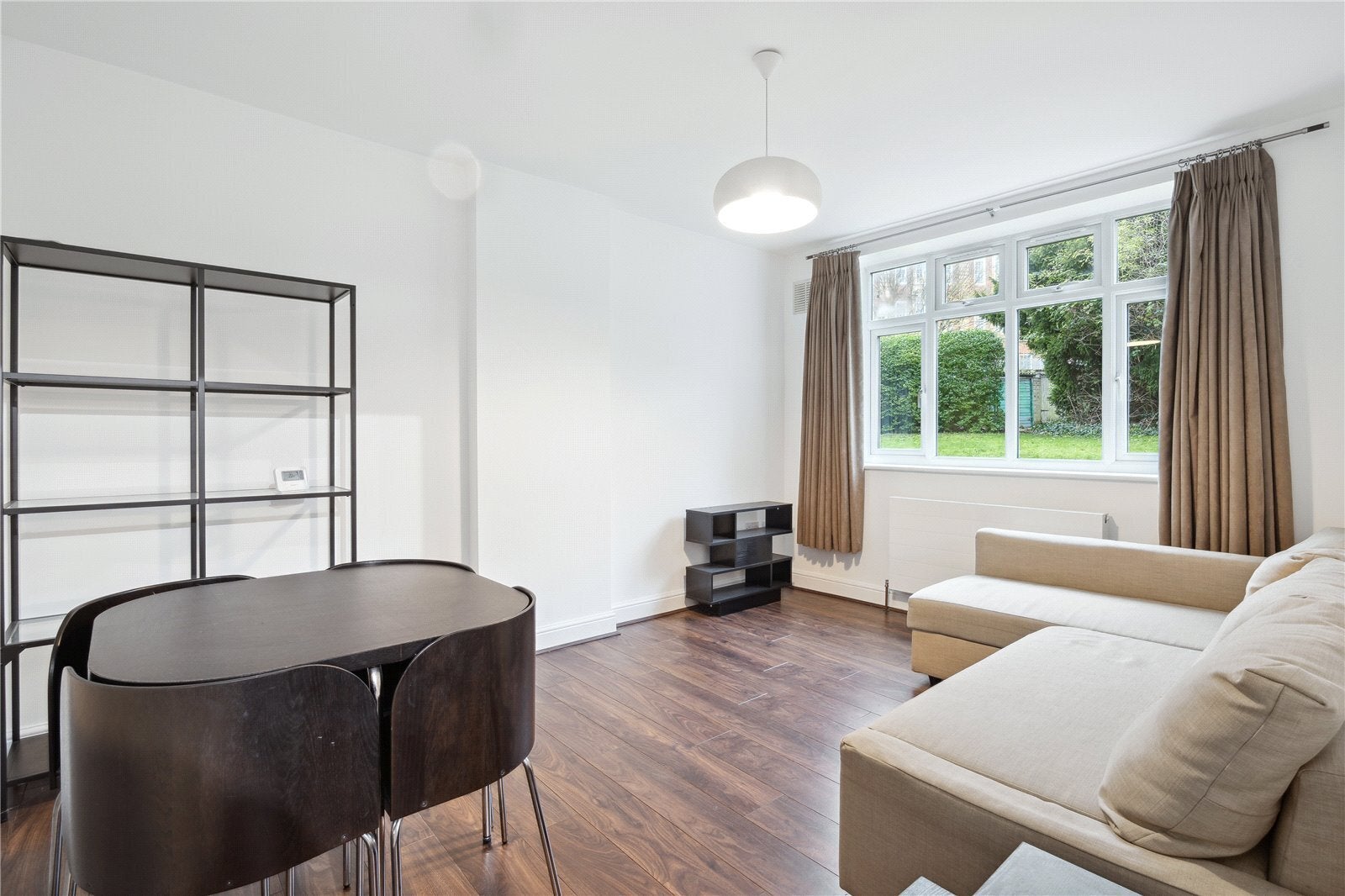 Flat Dalmeny Avenue in Greater London