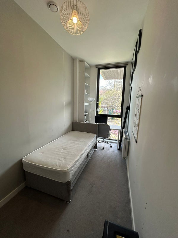 Room Leyton Road in Greater London