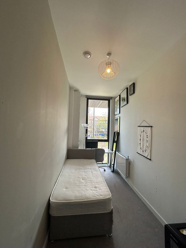 Room Leyton Road in Greater London