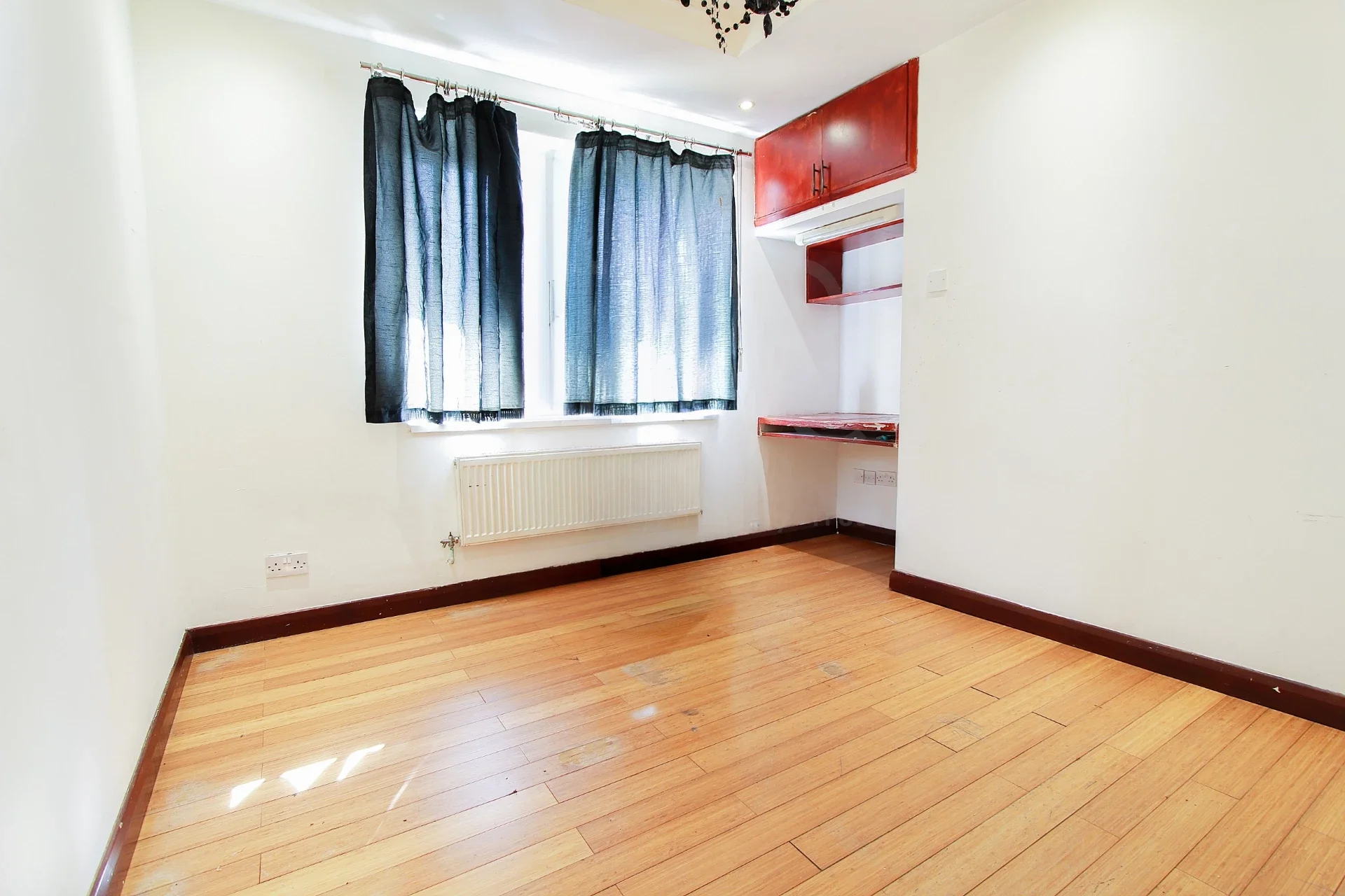 Flat Bowen Drive in Greater London