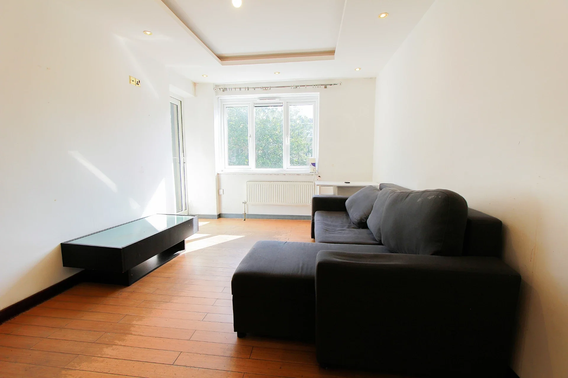 Flat Bowen Drive in Greater London