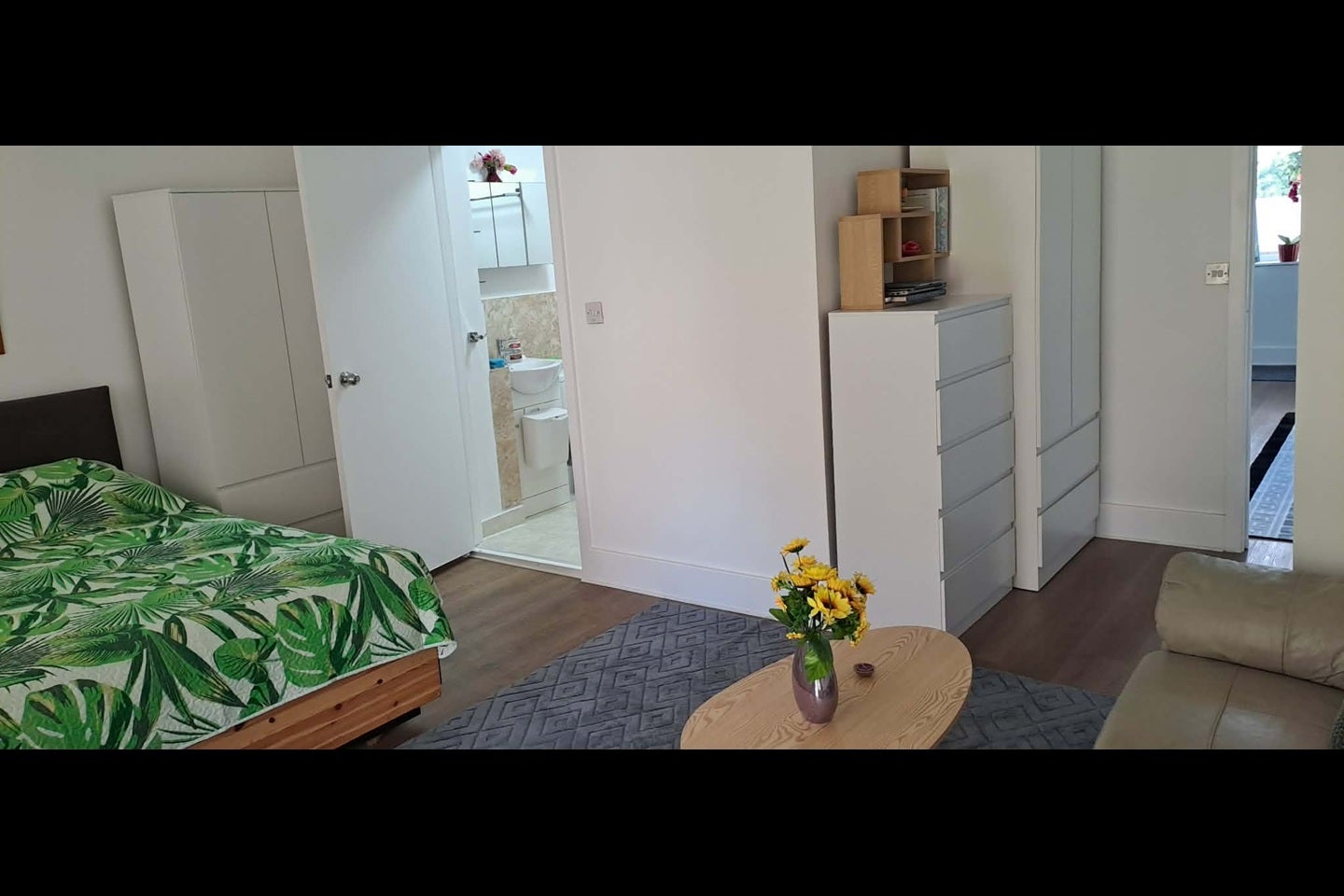 Flat Victor Villas in Greater London